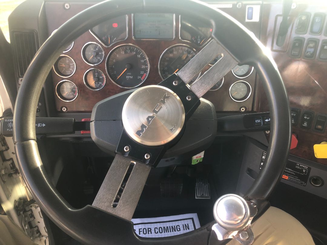 2015 MACK PINNACLE CHU613 - Image 10